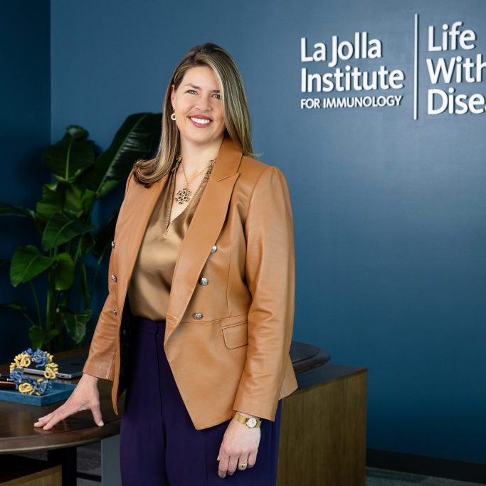 Erica Ollmann Saphire